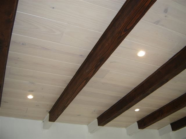 Houten vloer aan plafond in Koornreef