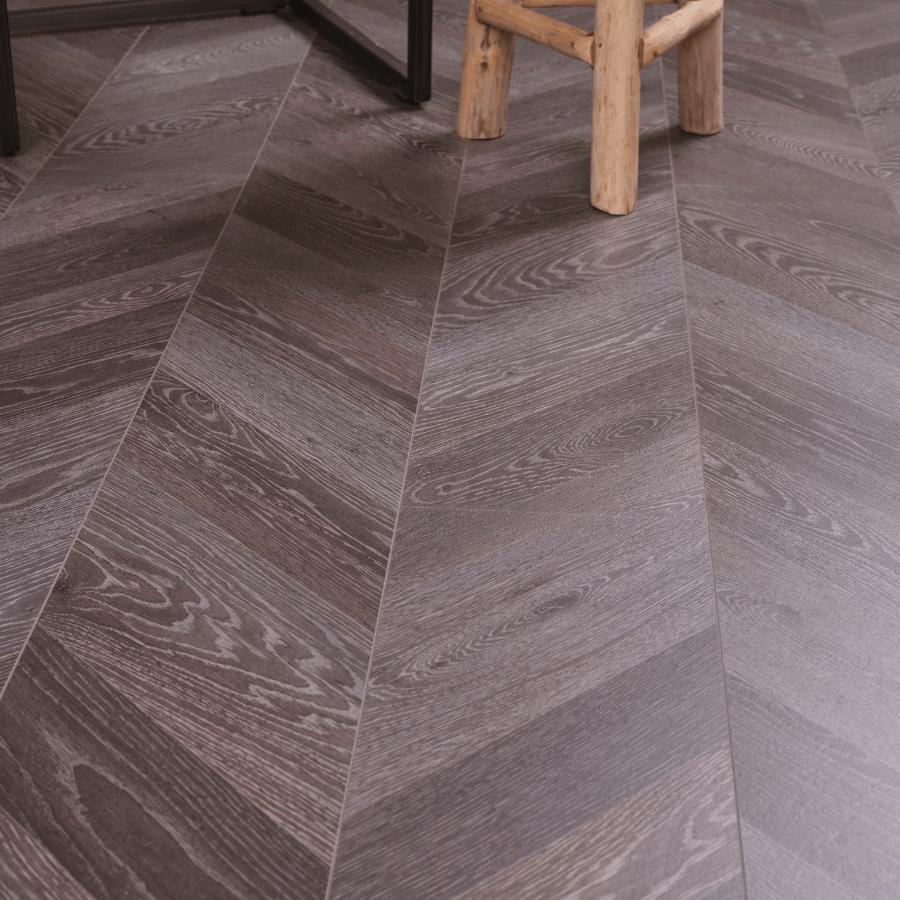 Hongaarse punt laminaat gerookt donkerbruin Hongaarse punt laminaat gerookt donkerbruin