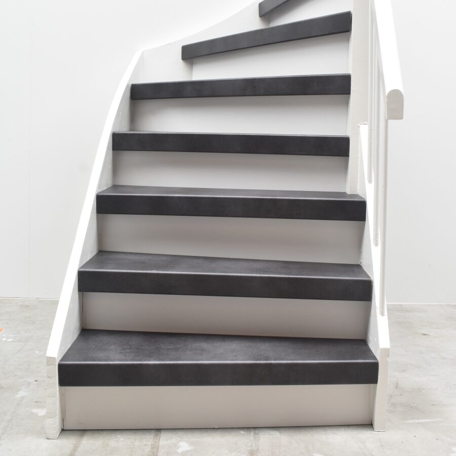 Complete traprenovatieset betonlook antraciet PVC voor Complete traprenovatieset betonlook antraciet PVC voor