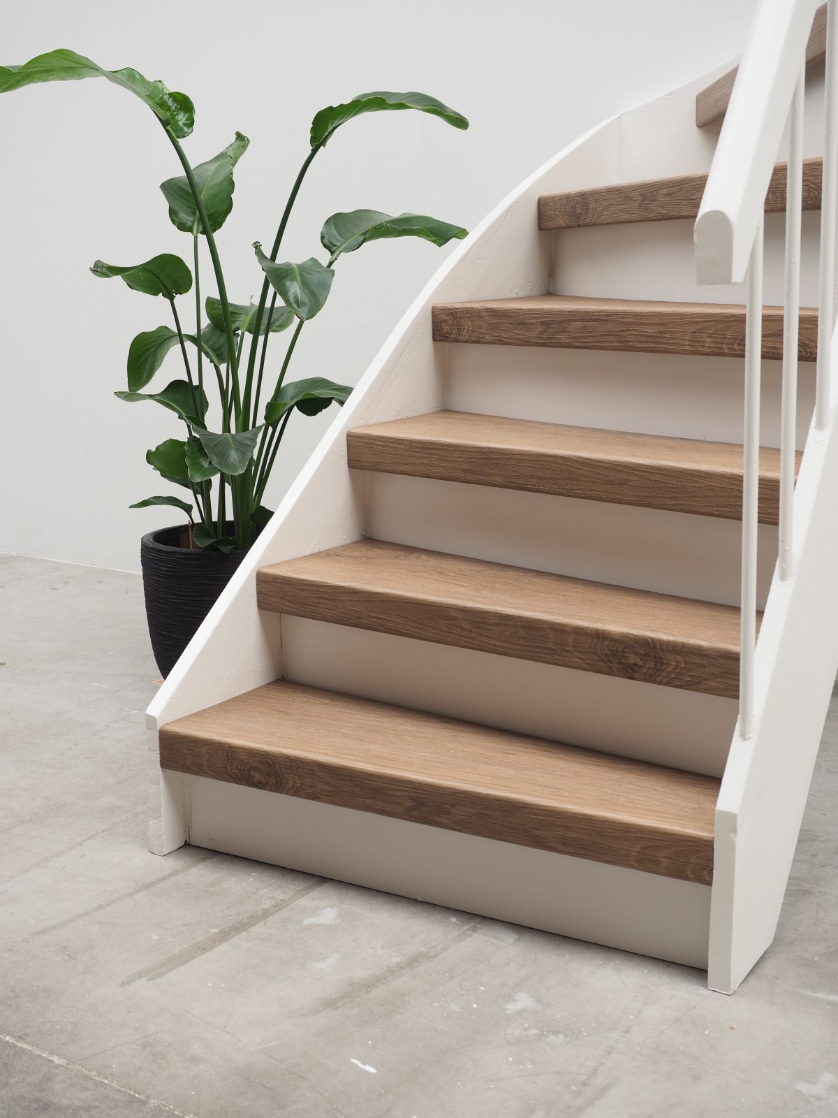 Complete traprenovatieset knoestig warm PVC zij Complete traprenovatieset knoestig warm PVC zij