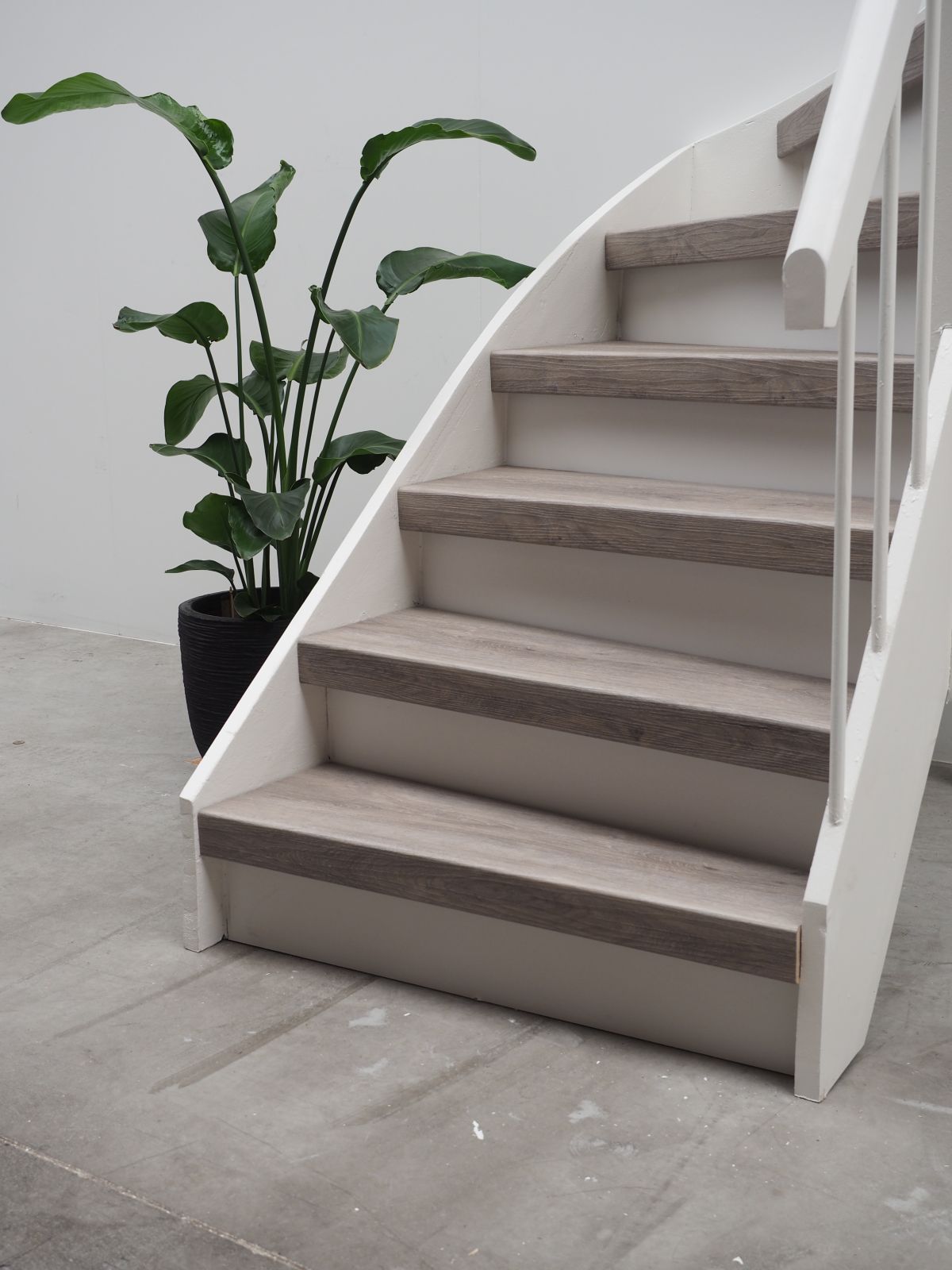 Complete traprenovatieset grey wash donker pvc Complete traprenovatieset grey wash donker pvc