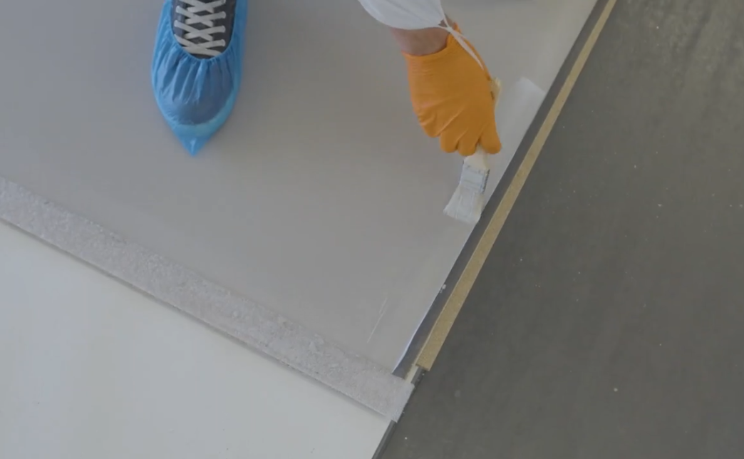 aanbrengen impregneer langs de randen met een kwast aanbrengen impregneer langs de randen met een kwast