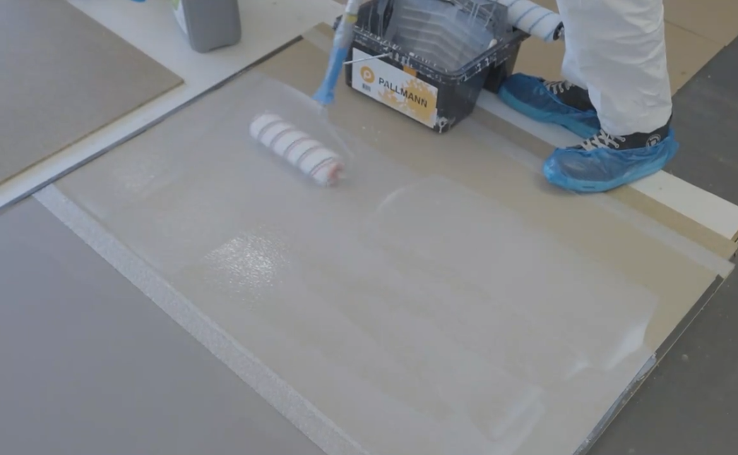 Rest van de vloer kruislings lakken Rest van de vloer kruislings lakken