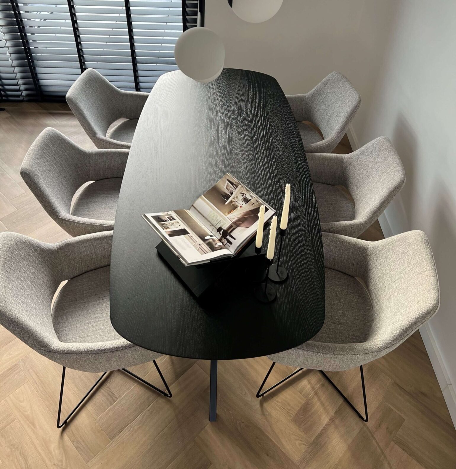 Beige PVC-visgraatvloer @sisterior_ Beige PVC-visgraatvloer @sisterior_