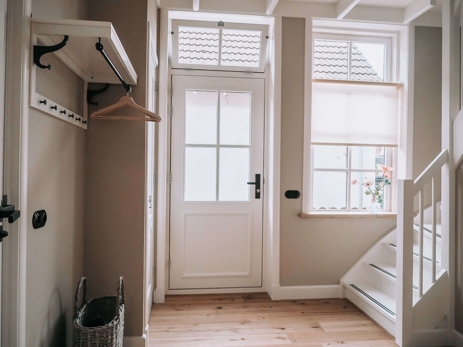 Hans en Marieke binnenkijken bij hal