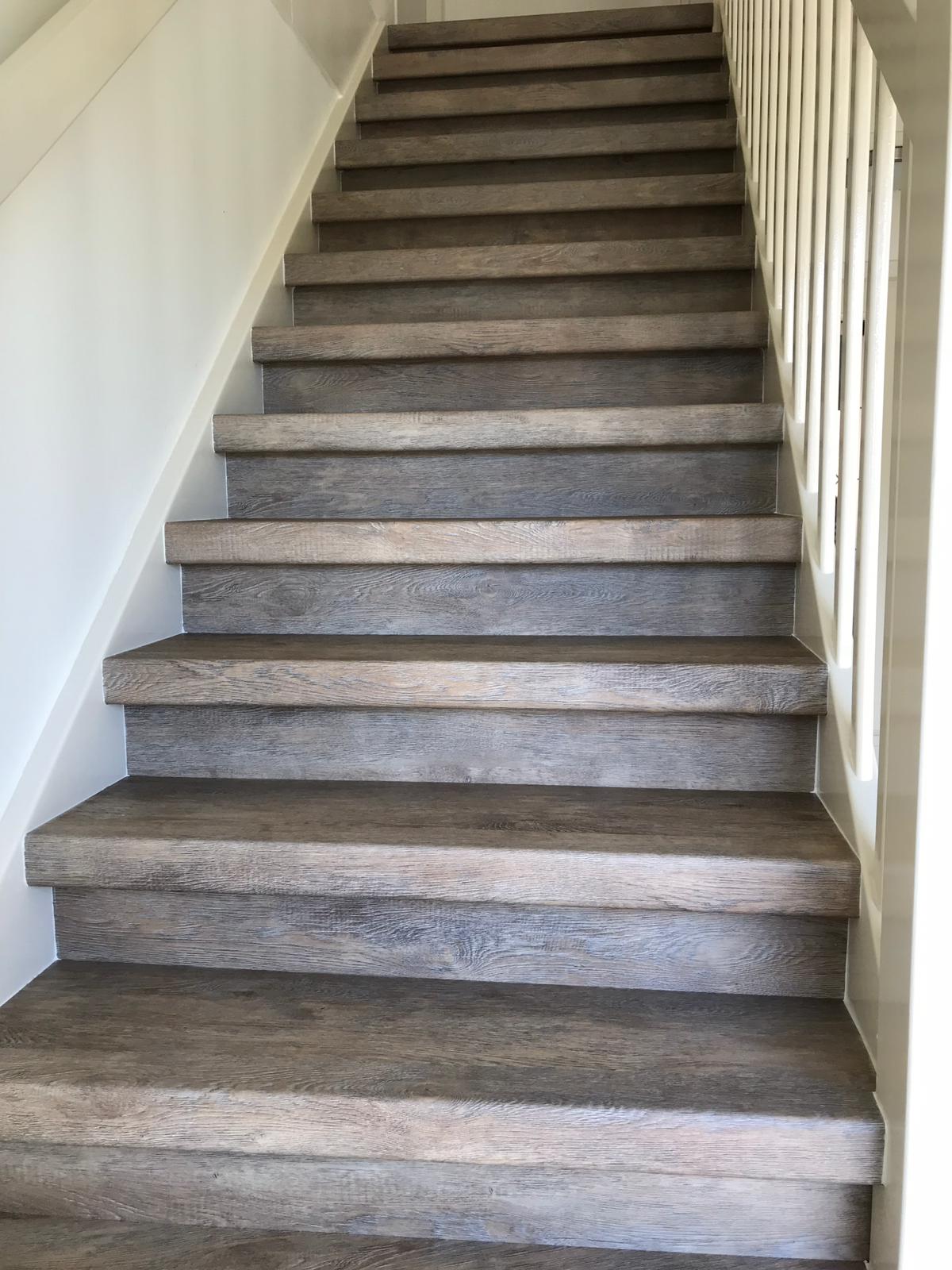 PVC-traprenovatieset BeBo Vloeren, rechte trap PVC-traprenovatieset BeBo Vloeren, rechte trap